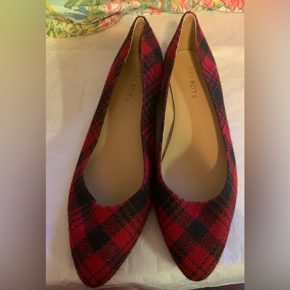 Gorgeous red and black plaid tartan flats from Talbots size 9.5 wide. Never worn - Picture 1 of 4
